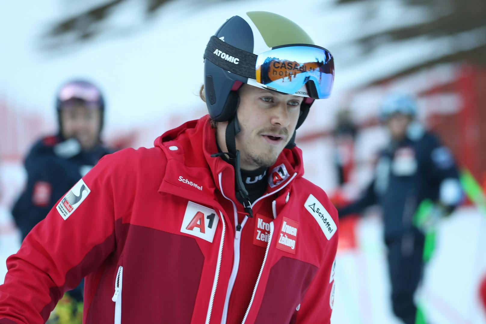 ÖSV-Ass Manuel Feller nimmt die Ski-Damen in Schutz.