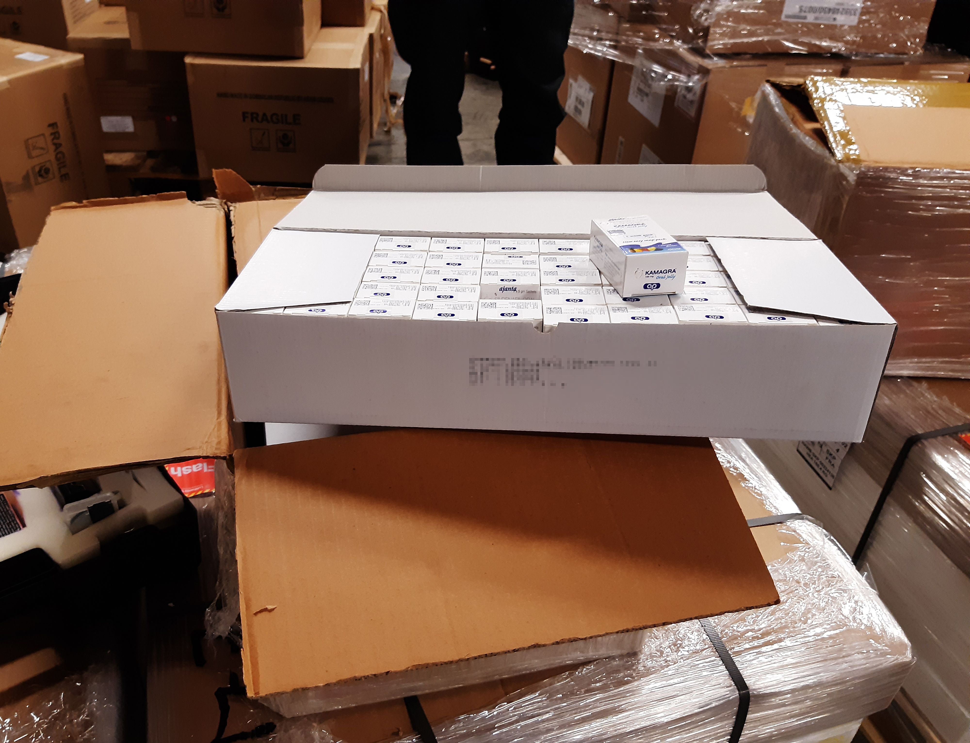 450.000 Packungen Potenzmittel am Flughafen sichergestellt