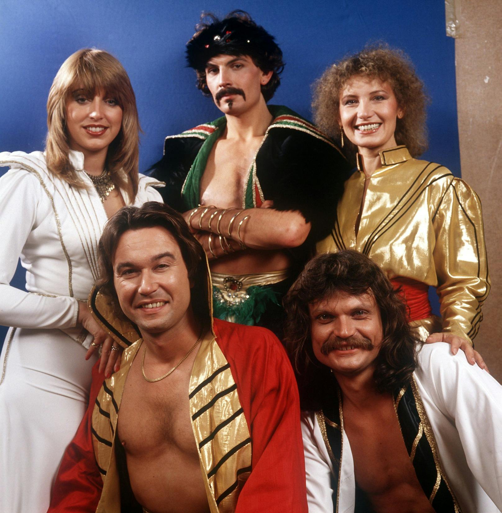 Die Münchner Popgruppe "<strong>Dschingis Khan</strong>", bekannt durch den gleichnamigen Hit, 1982. Unten rechts <strong>Leslie Mandoki</strong>.
