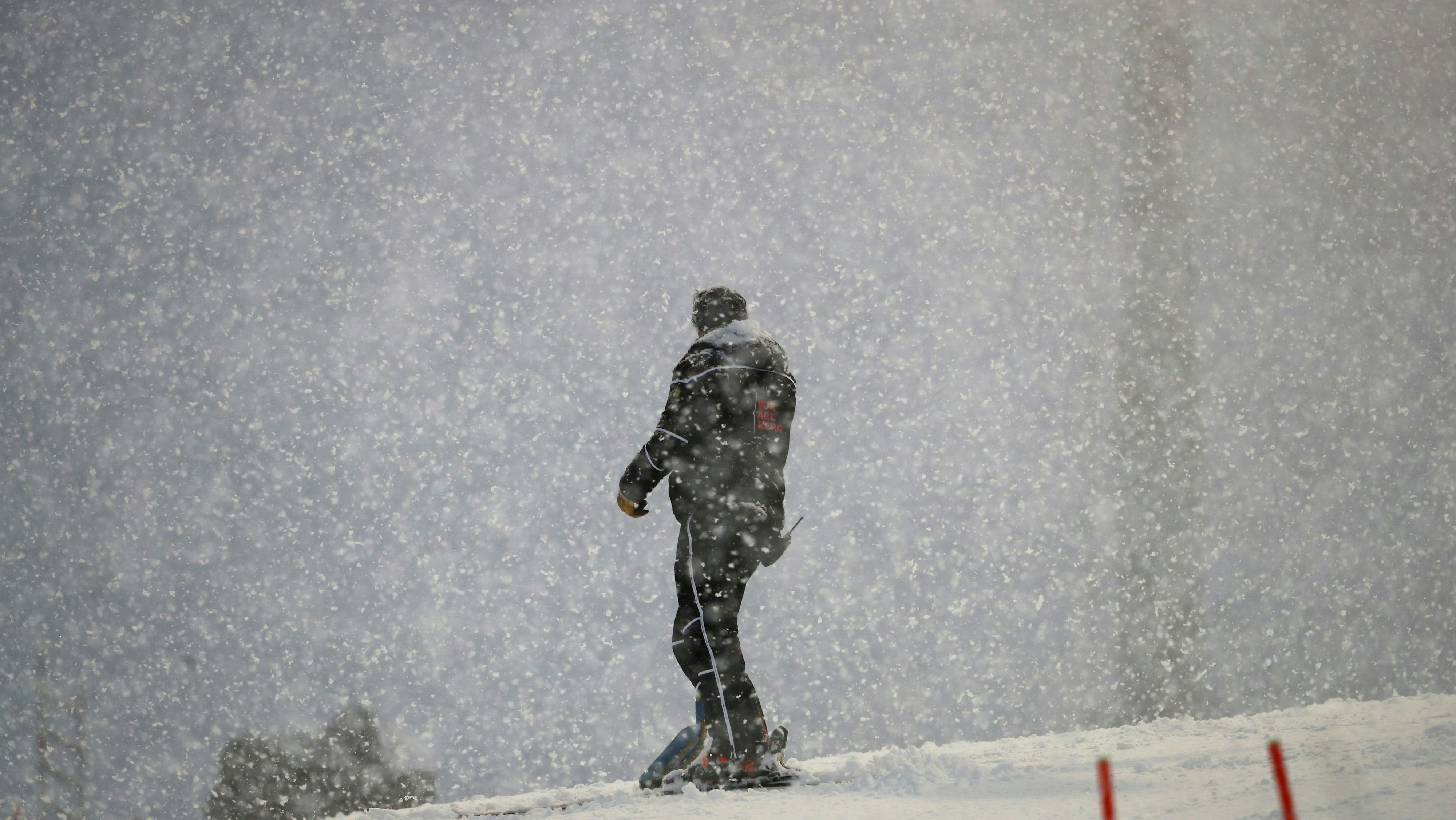 In Lech gilt Warnstufe Rot wegen erwarteter Schneemassen. Symbolbild