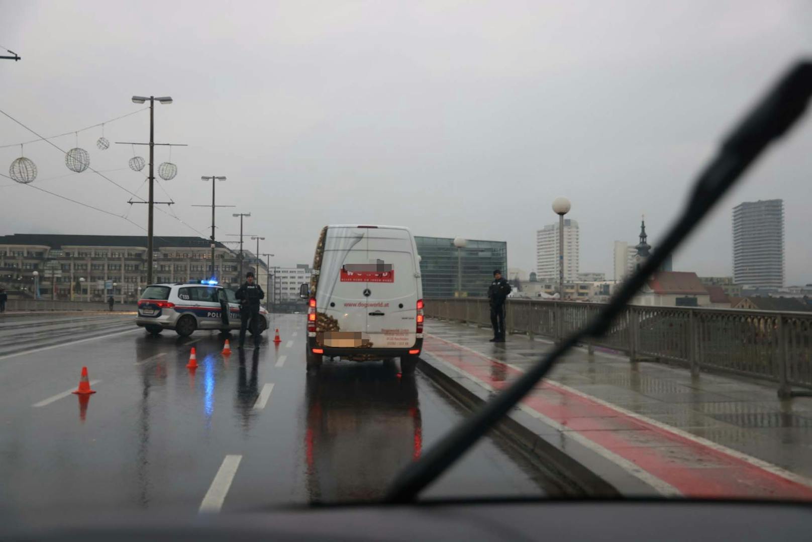 Die Polizei kontrollierte alle Linzer Brücken und größere Straßen