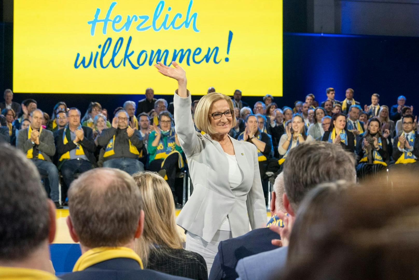 Johanna Mikl bei Wahlauftakt im VAZ Sankt Pölten