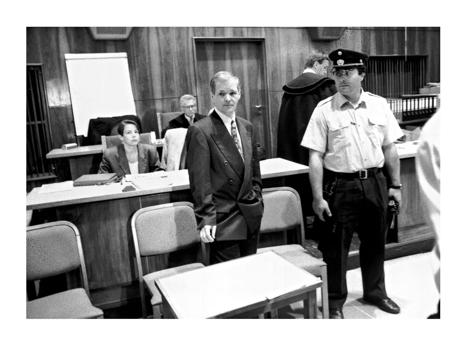 Johann "Jack" Unterweger wurde insgesamt in zehn Mordfällen schuldig gesprochen. Dieses Bild zeigt ihn beim Prozess im April 1994.