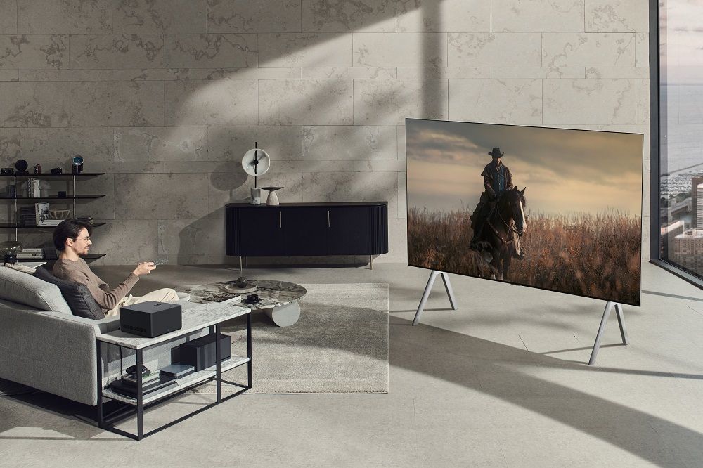 Der gigantische 97-Zoll-OLED-Fernseher ist atemberaubend und bietet drahtlose Video- und Audioübertragung in Echtzeit mit bis zu 4K und 120Hz