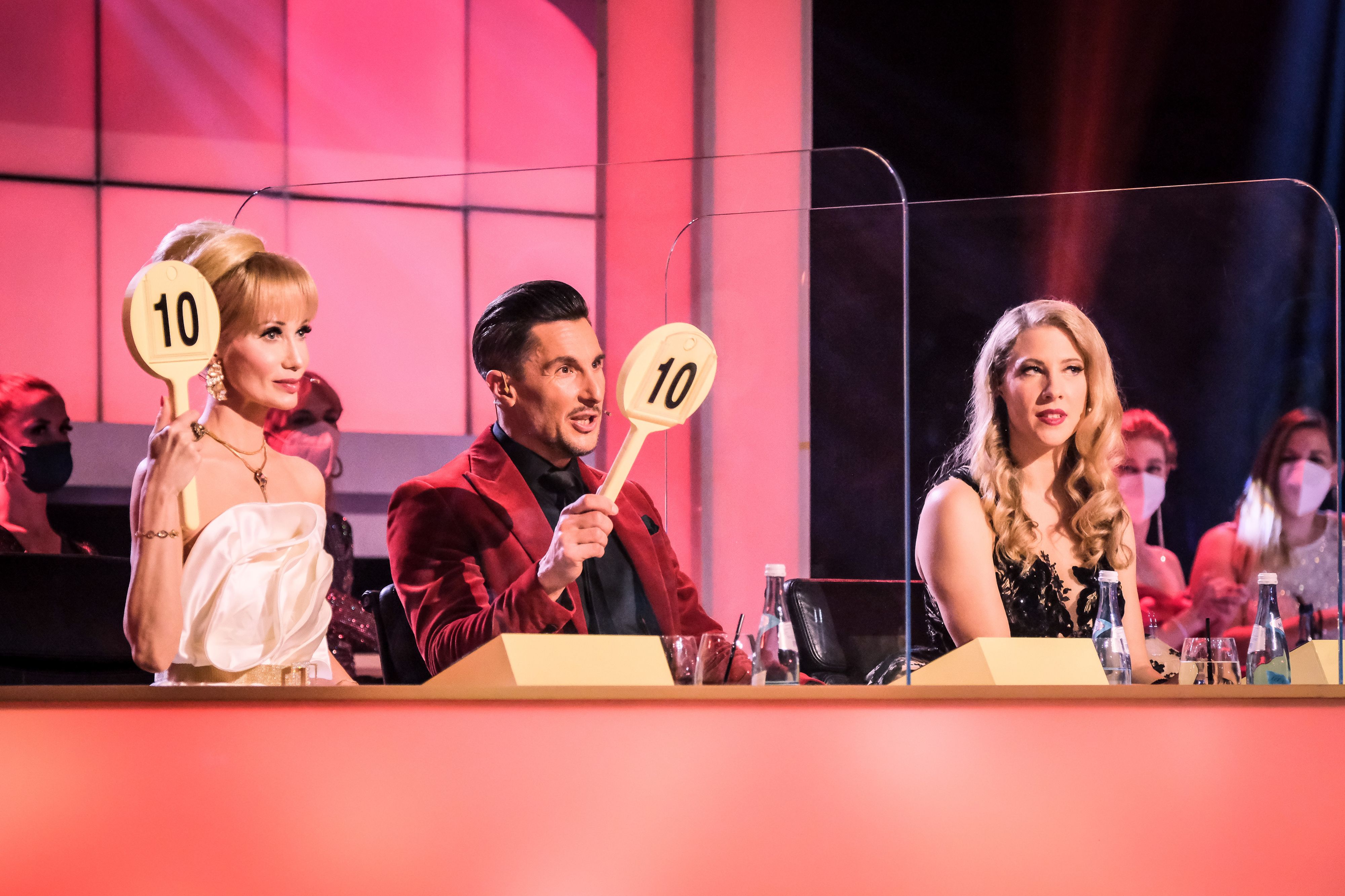 Ballerina Karina Sarkissova war bisher "Dancing Stars"-Jurorin und wechselt nun die Seiten.