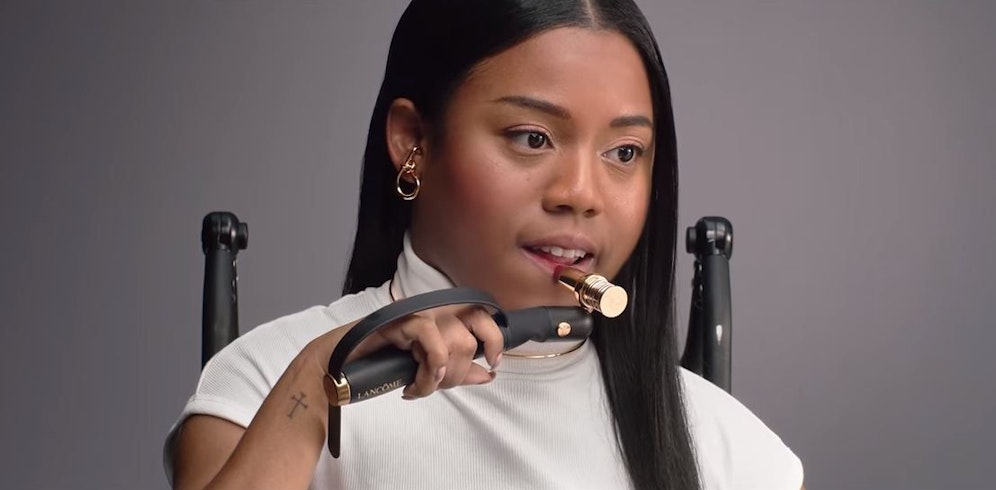 In einem ersten Projekt wird der Handschmink-Applikator HAPTA für das Auftragen von Lippenstift getestet.&nbsp;