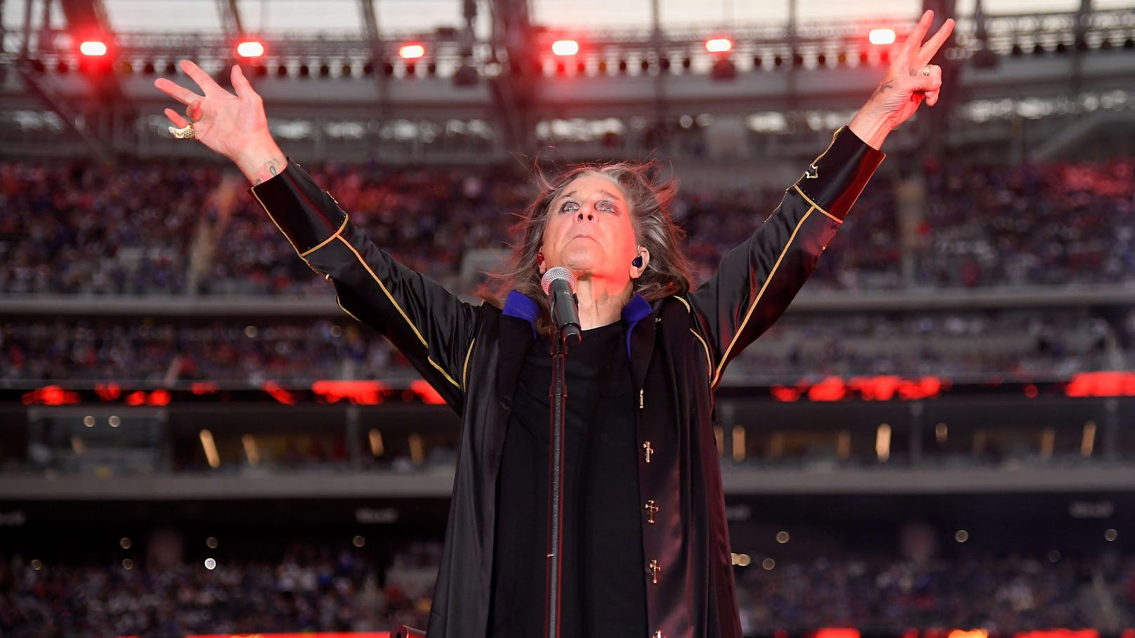 <strong>Ozzy Osbourne</strong> bei einem seiner letzten Auftritte: In der Halftime-Show des NFL-Spiels&nbsp;zwischen den LA Rams und den Buffalo Bills im September 2022.