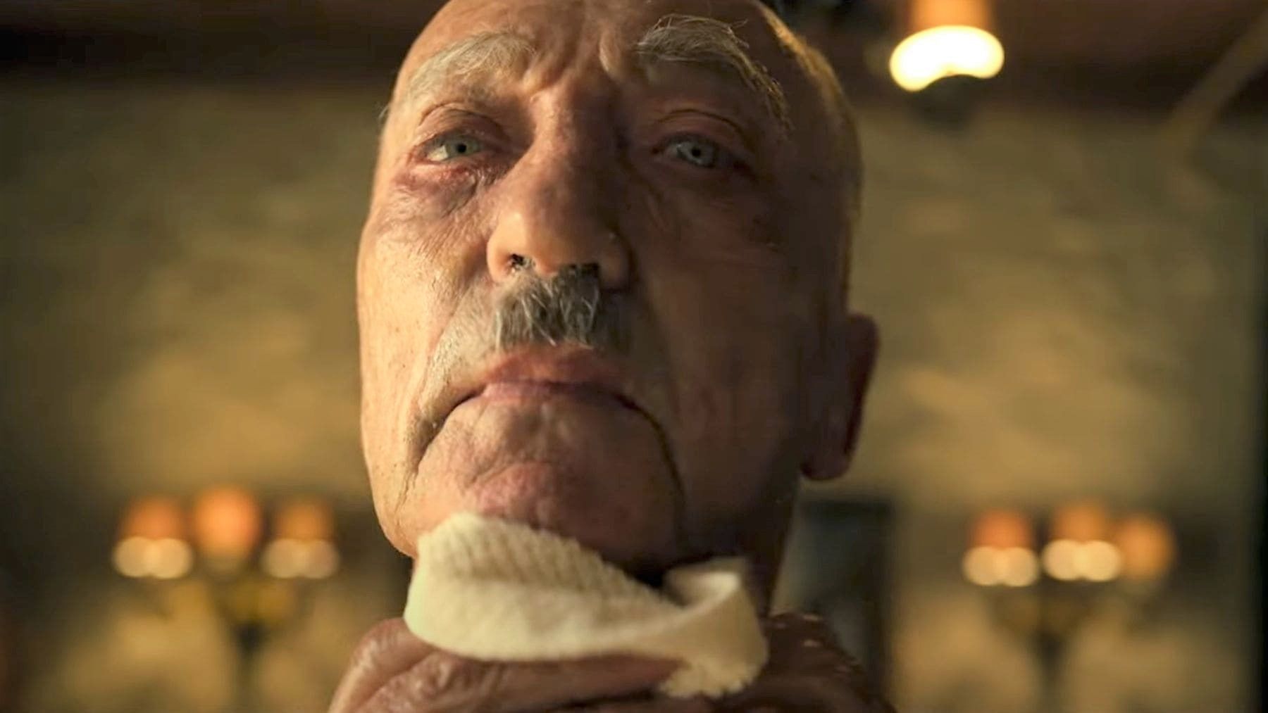 Udo Kier ist wieder einmal Adolf Hitler.