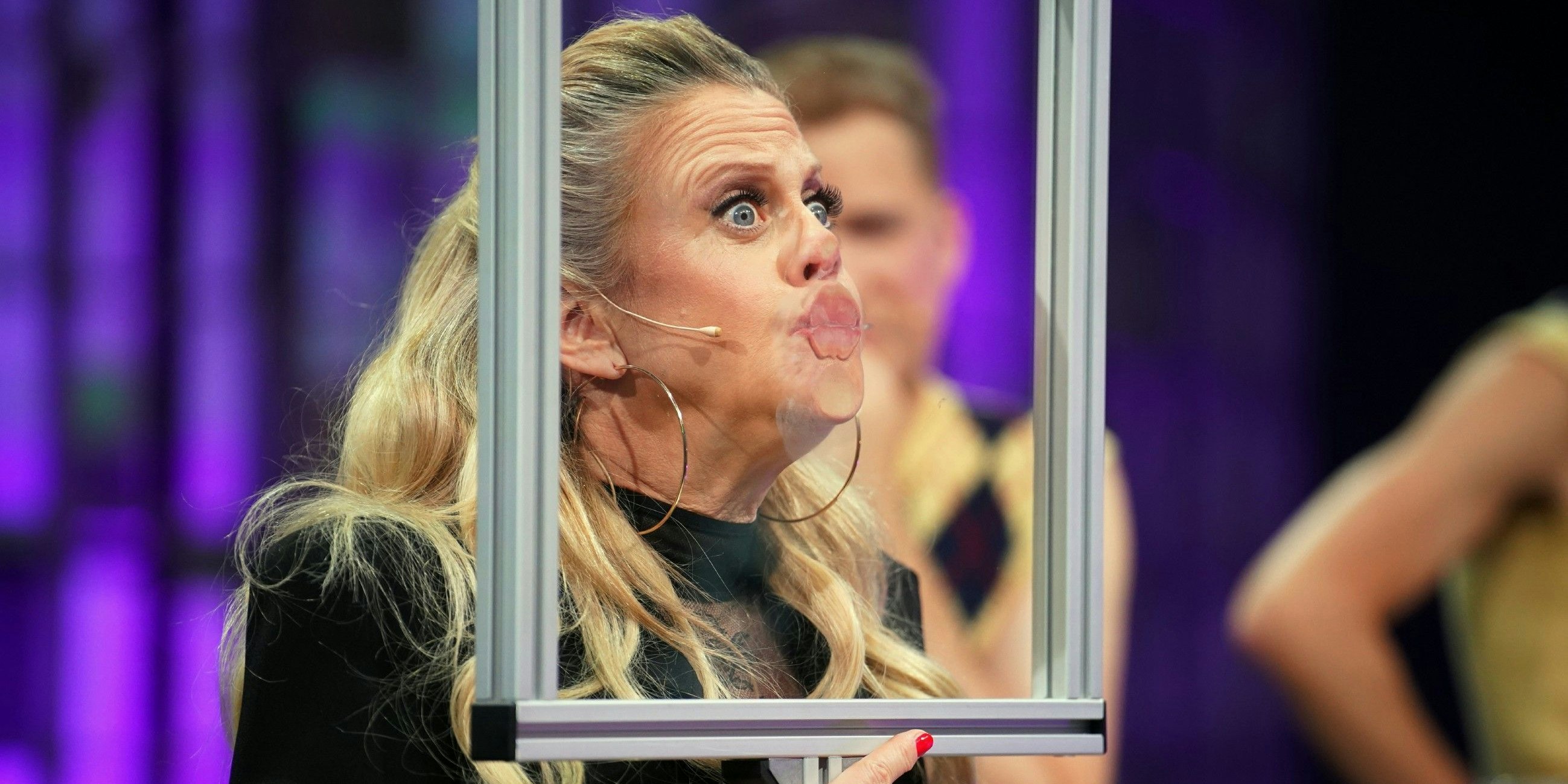 Barbara Schöneberger beim Spiel "Scheibensprecher".