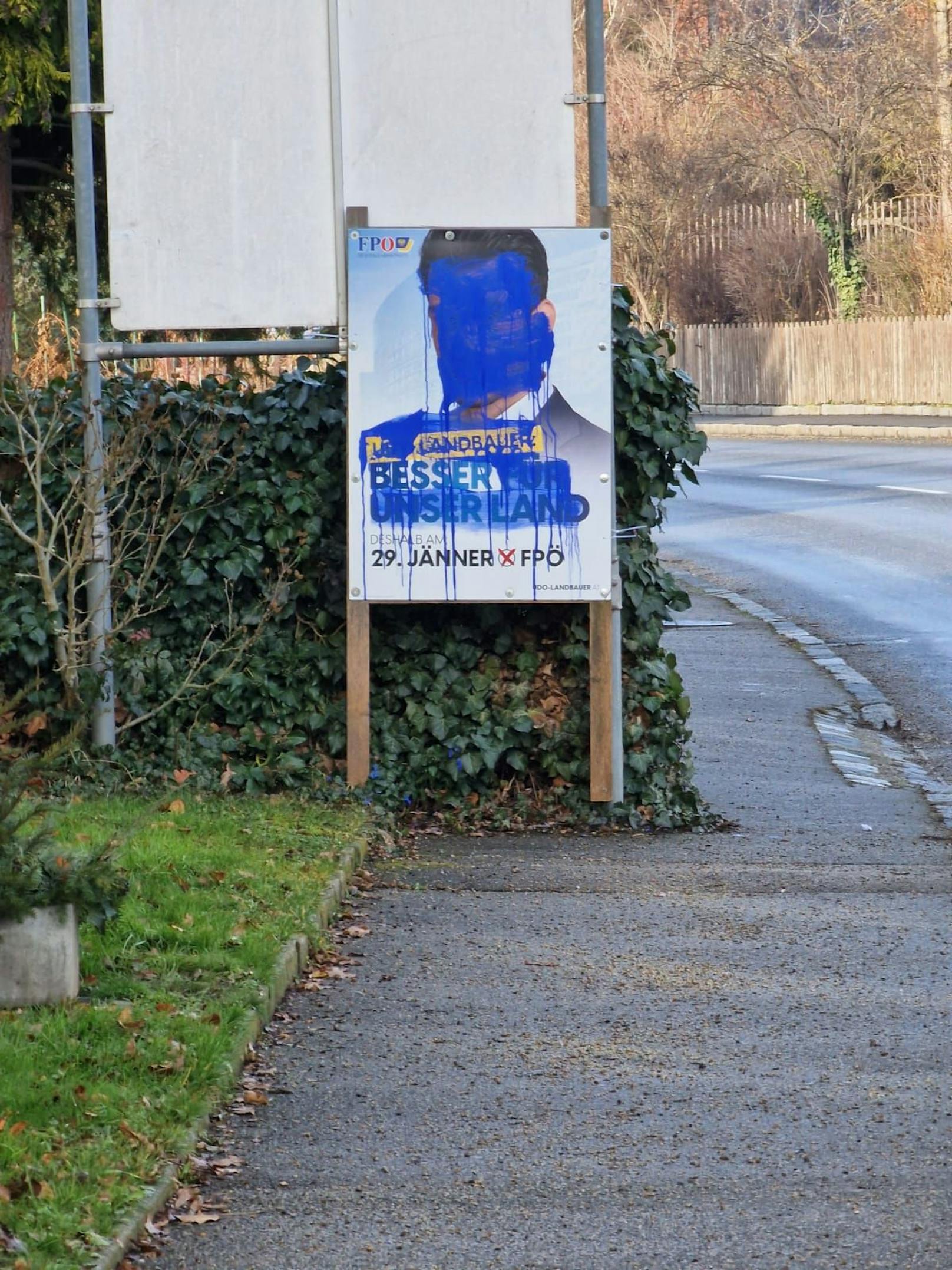 Auch dieses Wahlplakat wurde verunstaltet.