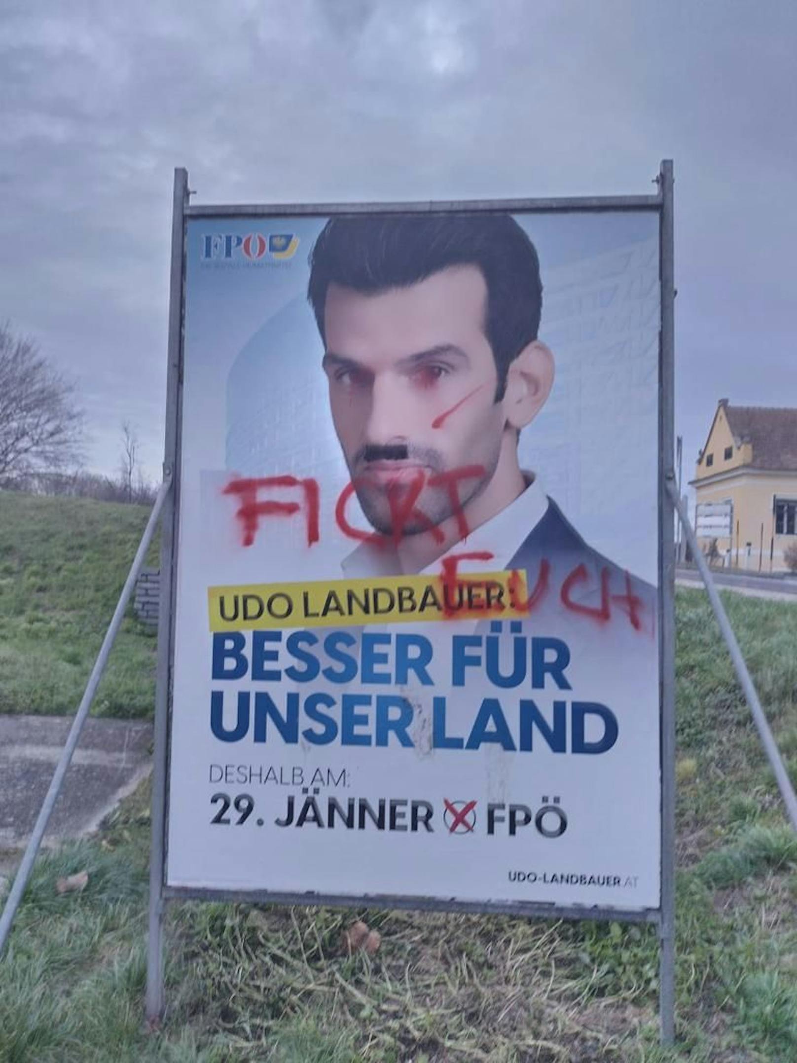 Hunderte FPÖ-Plakate wurden zerstört oder verunstaltet.