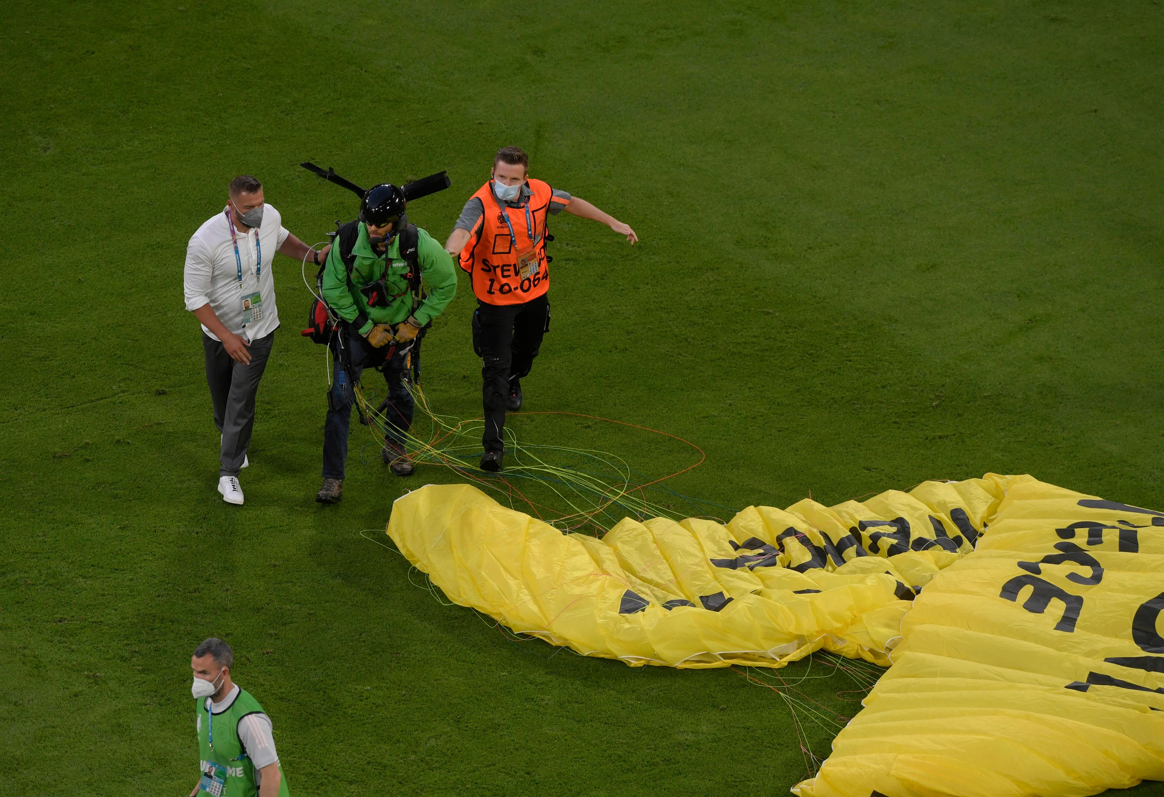 Der Greenpeace-Aktionist muss sich vor Gericht verantworten. 
