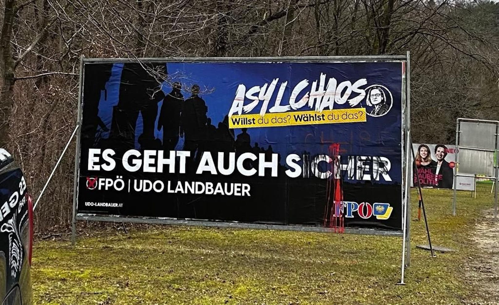 Welle der Verwüstung – Hunderte FPÖ-Plakate zerstört