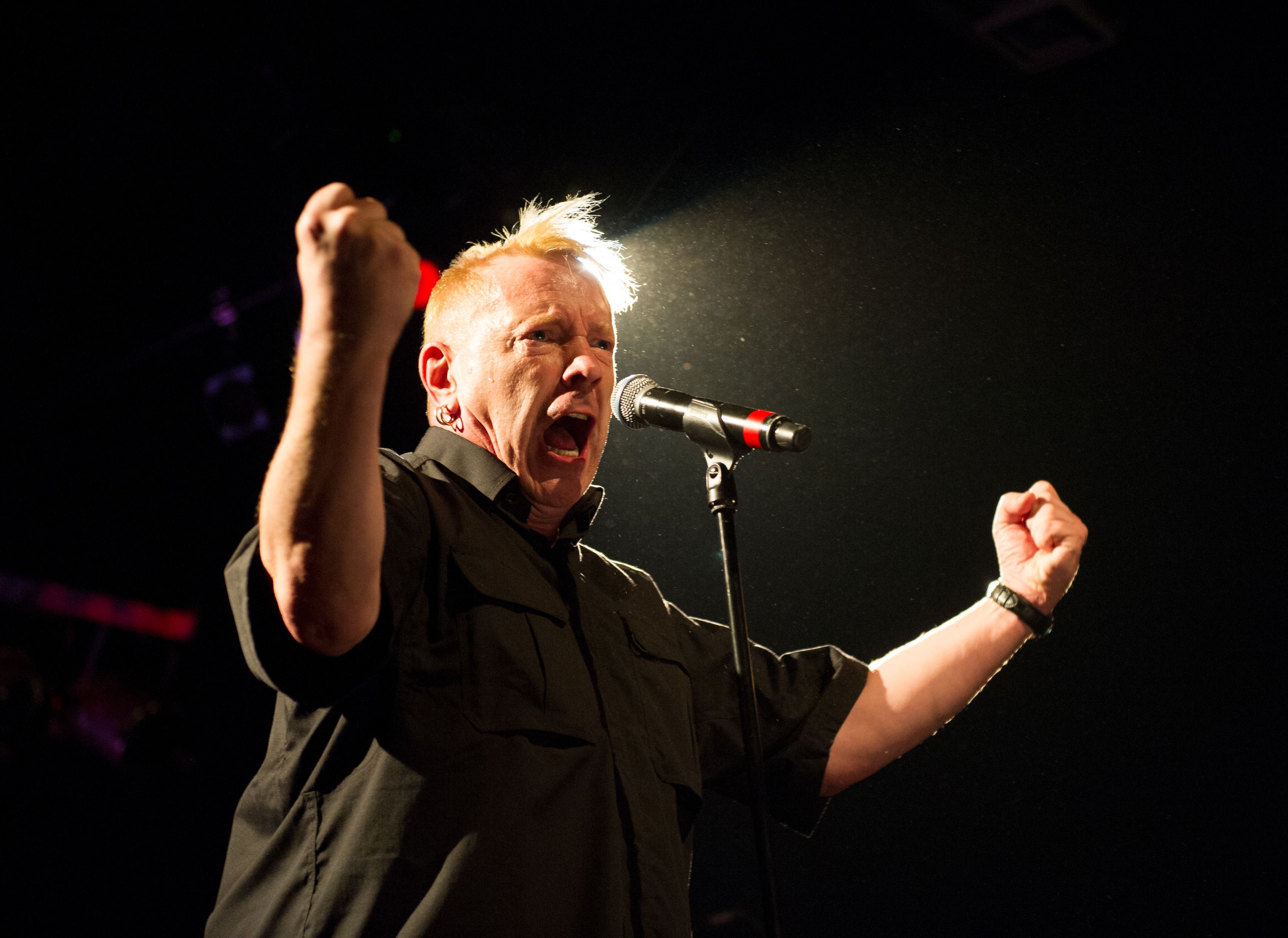 Download von www.picturedesk.com am 10.01.2023 (13:02).  Singer with the legendary punk band "Sex Pistols", John Lydon AKA Johnny Rotten, performing with his band PiL (Public Image Ltd.) at the Columbia Club in Berlin, Germany, 15 October 2015. PHOTO: ROLAND POPP/DPA - NO WIRE SERVICE - - 20151015_PD14218 - Rechteinfo: Rights Managed (RM)