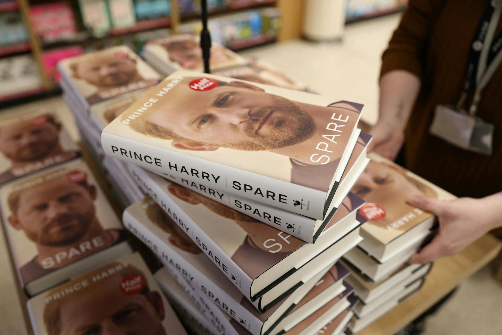 Das Buch von Prinz Harry ist ab sofort im Handel erhältlich.
