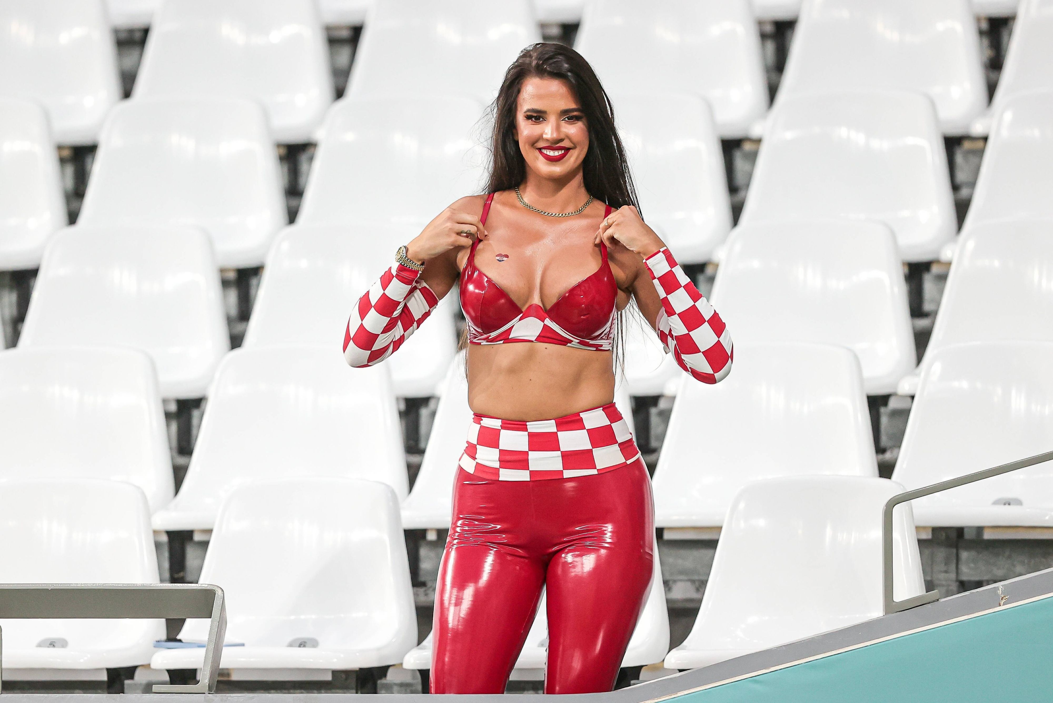 Superfan Ivana Knöll sorgt mit pikanten Chats für Aufsehen.