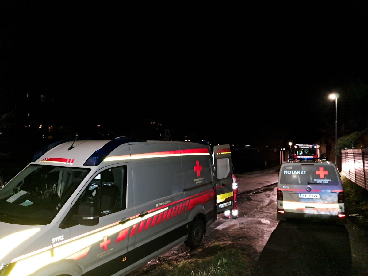 Die Personen waren bereits im Freien als die Rettungskräfte eintrafen.