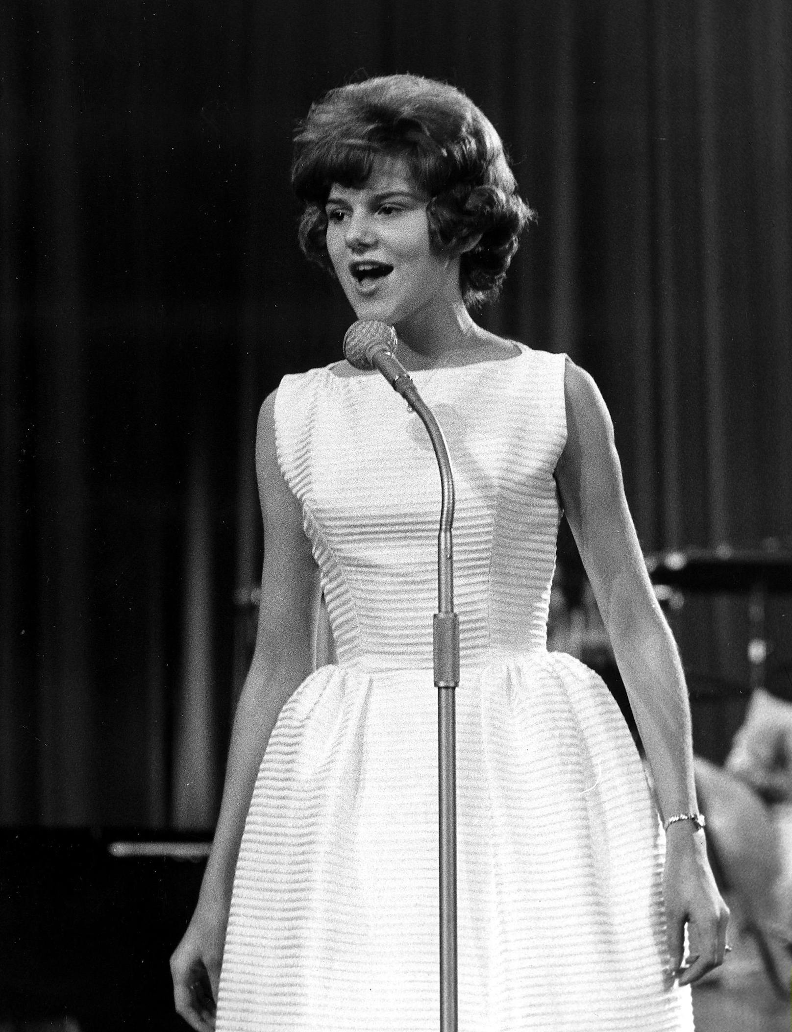 In den USA wurde "Little" Peggy March 1963 durch ihren Nummer-1-Hit "I Will Follow Him" berühmt.&nbsp;
