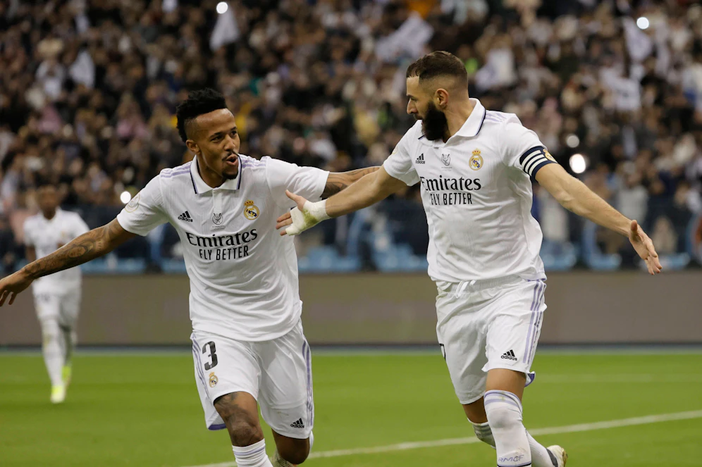 Eder Militao und Karim Benzema jubeln.