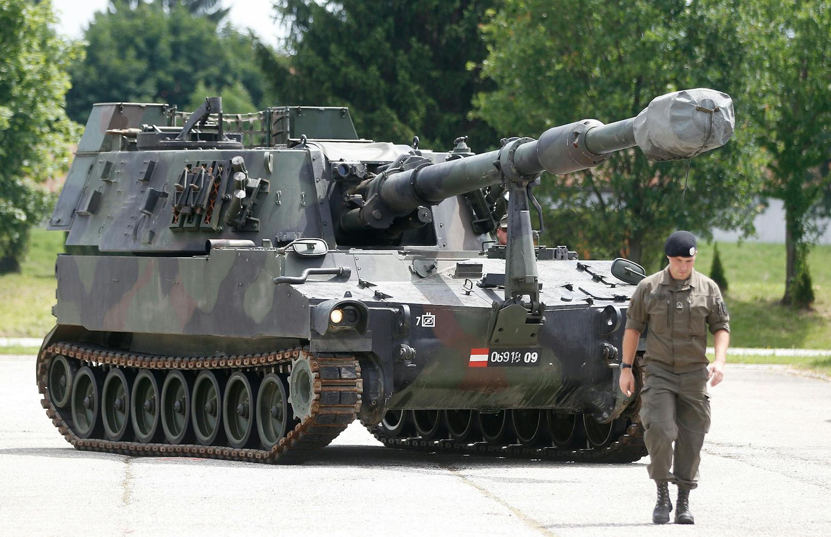 Eine Panzerhaubitze vom Typ M-109 A5Ö des österreichischen Bundesheeres während einer Leistungsschau in der Belgier-Kaserne in Graz, 2012.