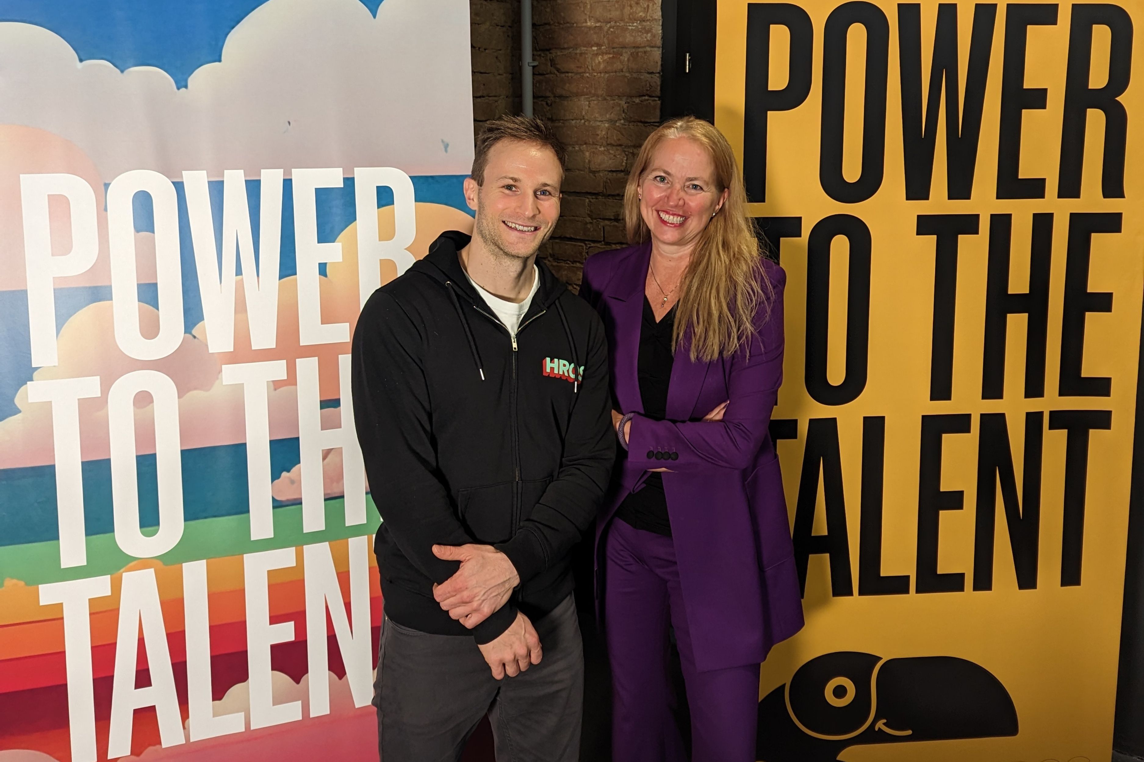 Lukas Rippitsch und Maria Baumgartner (beide CEO HROS.io) bei der Vorstellung von HROS.io.