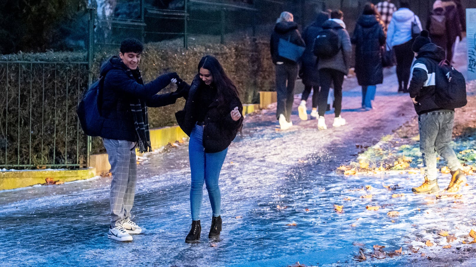 Vorsicht auf den Straßen – es wird rutschig!