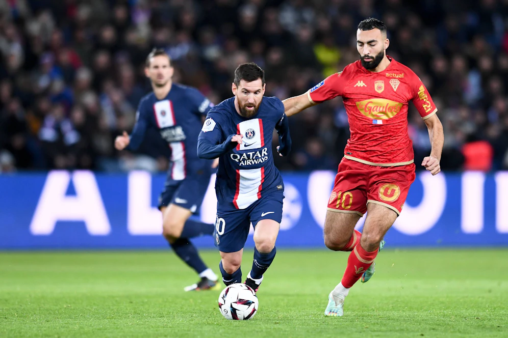Lionel Messi wirbelt gegen Angers.