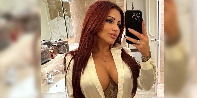 Julia Jasmin Rühle mit XXL-Dekolleté