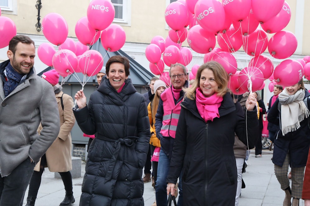 NEOS-Wahlkampfauftakt in St. Pölten: Landessprecherin Indra Collini mit Bundessprecherin Beate Meinl-Reisinger