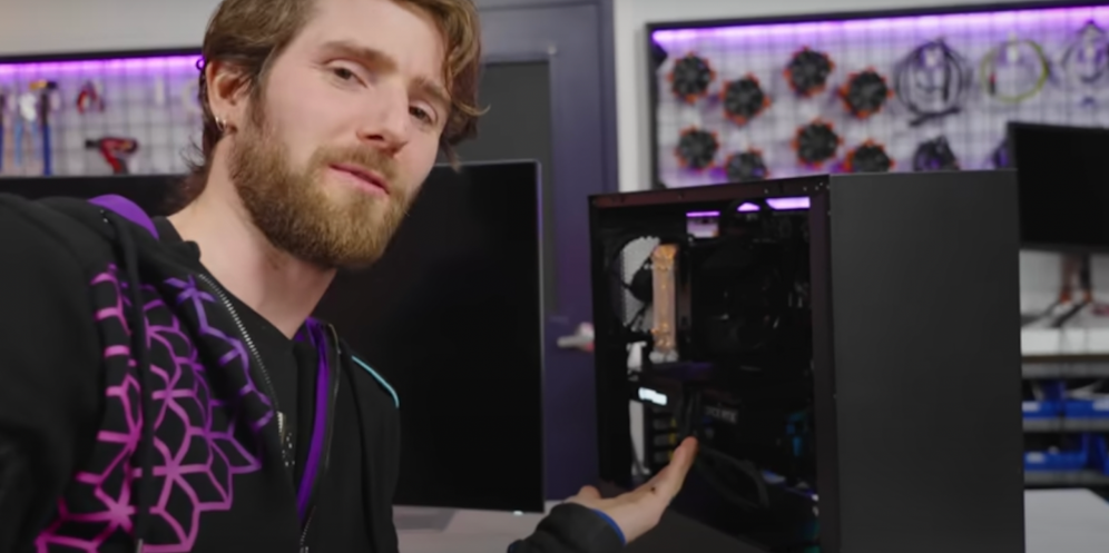 Linus Sebastian folgte den Anweisungen des Chatbots und stellte Rückfragen. 