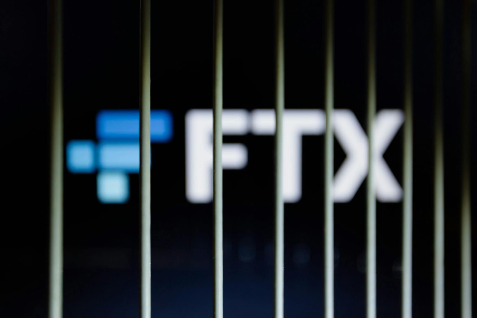 Das Geschäftskonstrukt der Firma war zusammengebrochen, als bekannt geworden war, dass FTX seine Kundengelder hauptsächlich in einer eigens ausgegebenen Kryptowährung ohne Gegenwert hielt.
