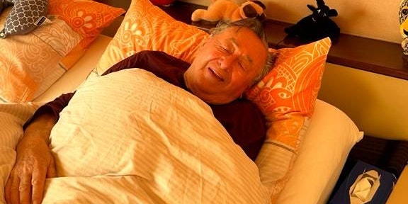 Richard Lugner muss den Zuckerbäckerball und den Presseball absagen. 