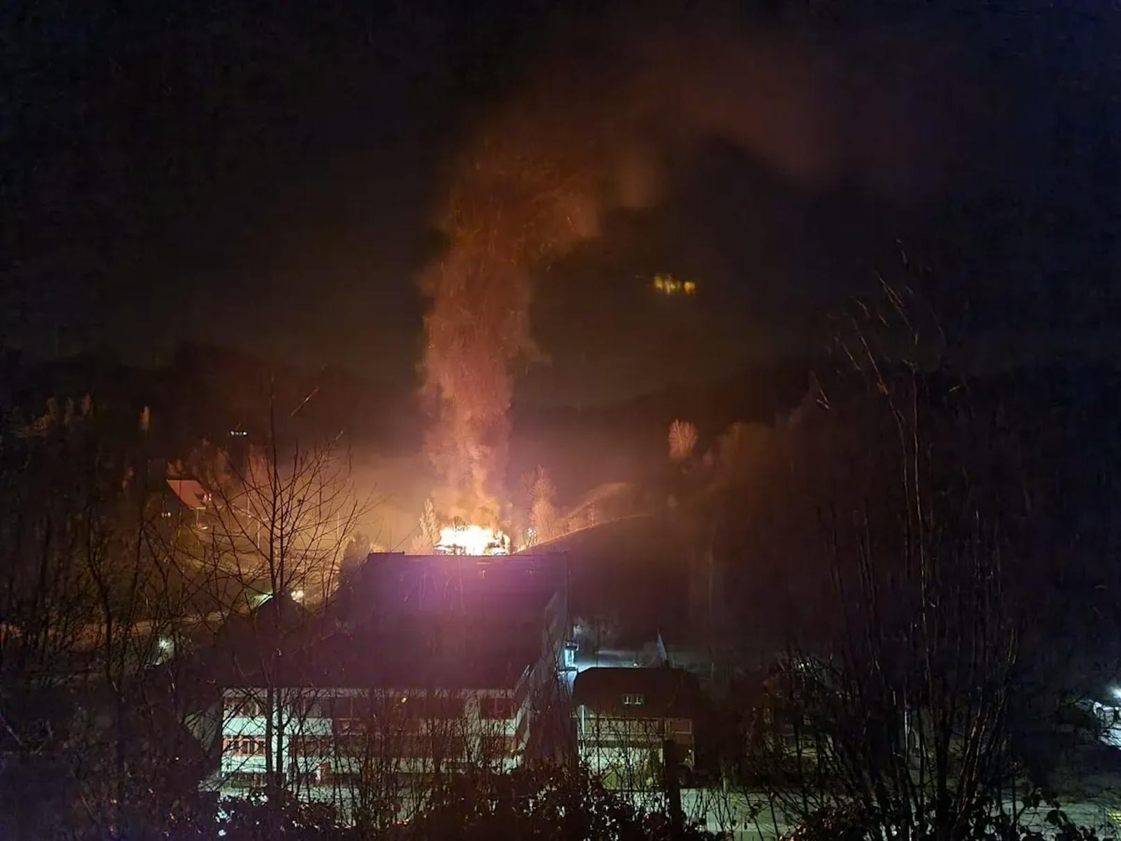 In einem alten Bauernhaus in Wasen brach am 31. Dezember ein Feuer aus.