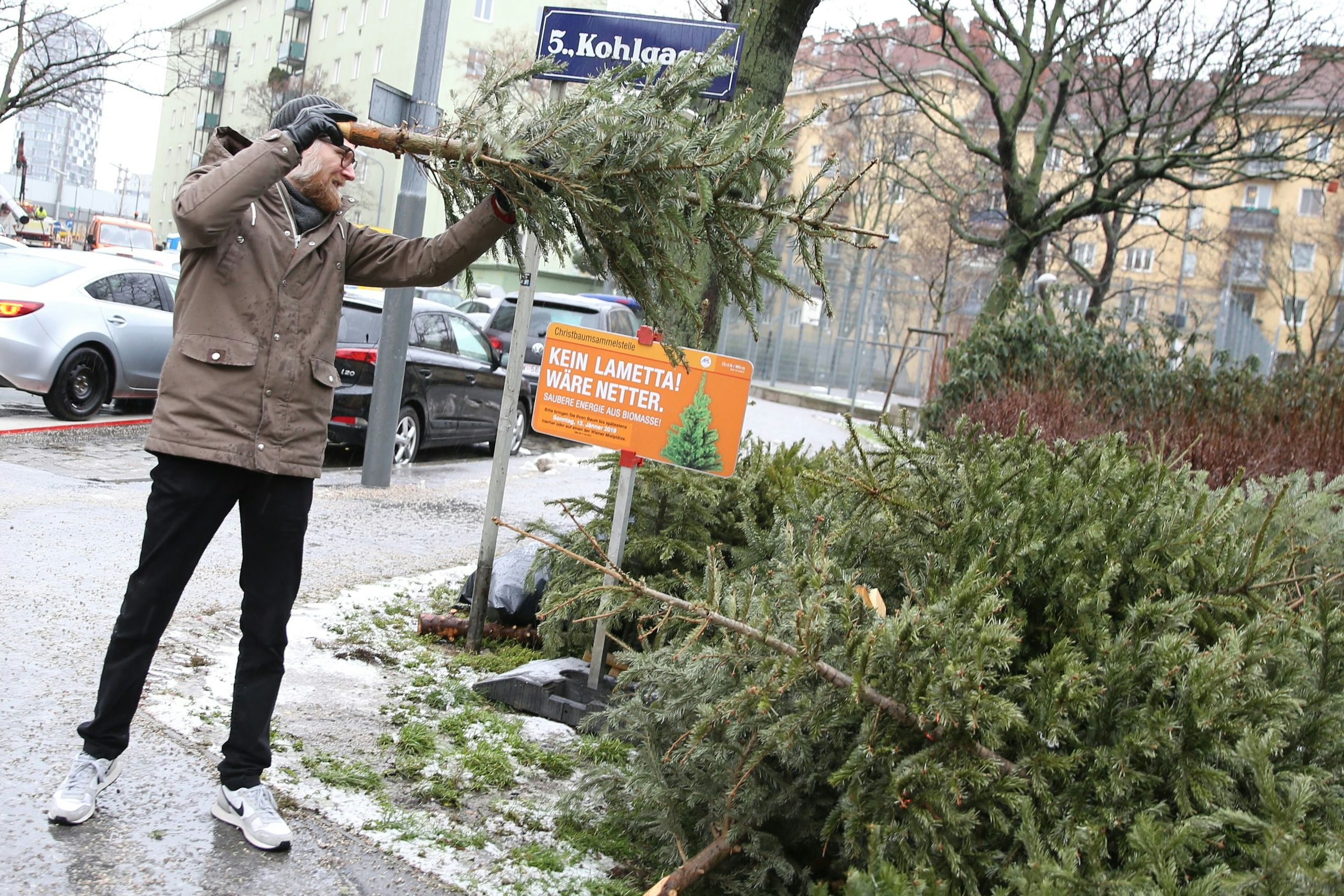 Rund 600 Christbaum-Sammelstellen gibt es in Wien. Noch bis 15. Jänner können Bäume dort abgegeben werden.