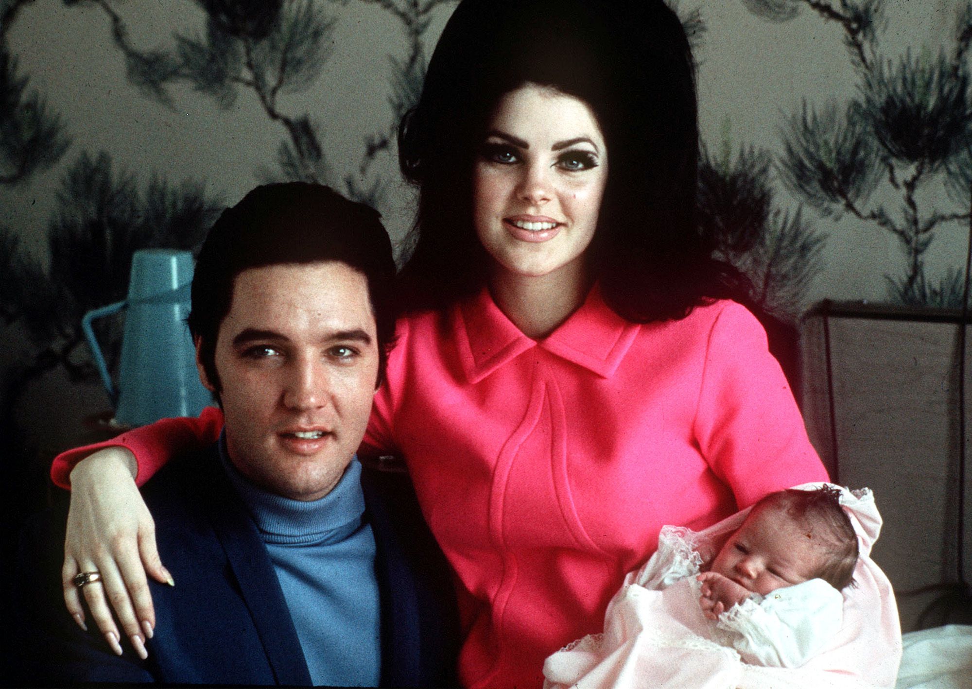 Elvis mit Priscilla und Baby Lisa Marie Presley.