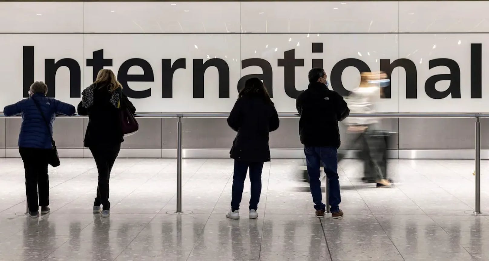 Bei einer Routineuntersuchung am Flughafen Heathrow in London haben Grenzschützer Ende Dezember ein mit Uran verseuchtes Paket beschlagnahmt.