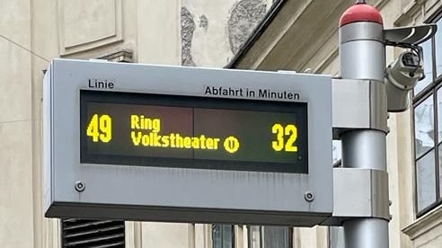 32 Minuten Wartezeit auf der Bim-Linie 49 bei der Station Zieglergasse in Wien-Neubau.