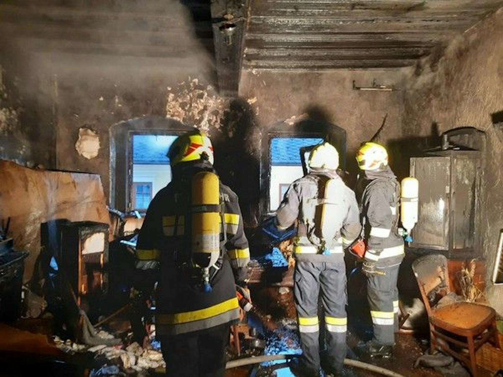 Ein älterer Mann starb bei einem Wohnungsbrand in Hohenberg.