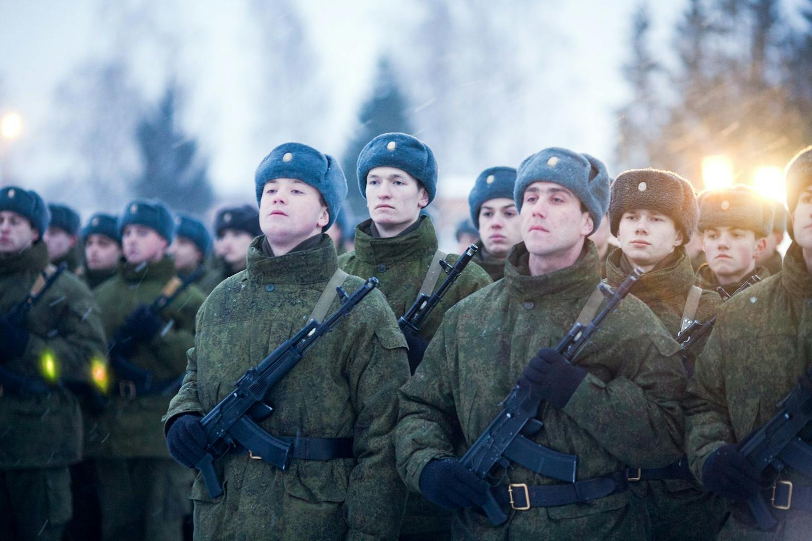 Viele sehr junge Männer werden im Zuge des Ukraine-Kriegs in Russland eingezogen.