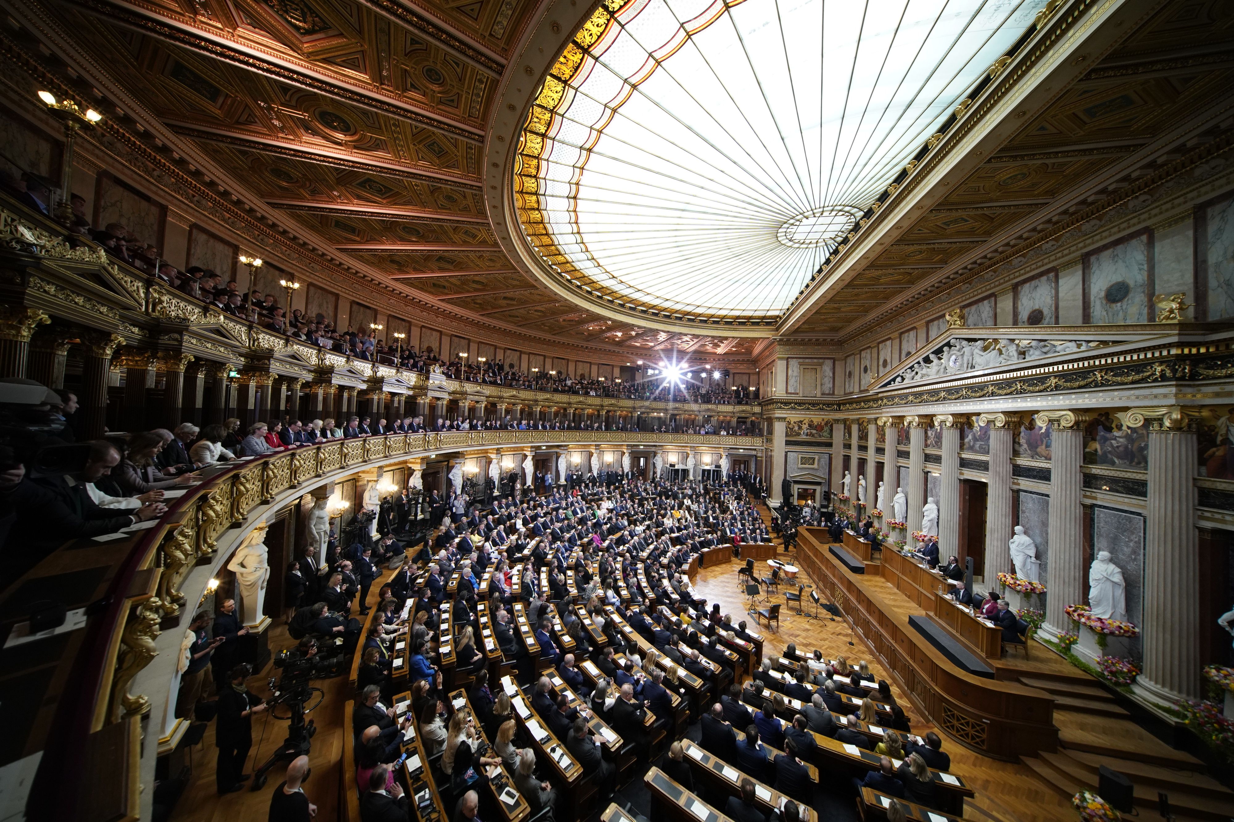 Die Eröffnung fand im Bundesversammlungssaal statt.