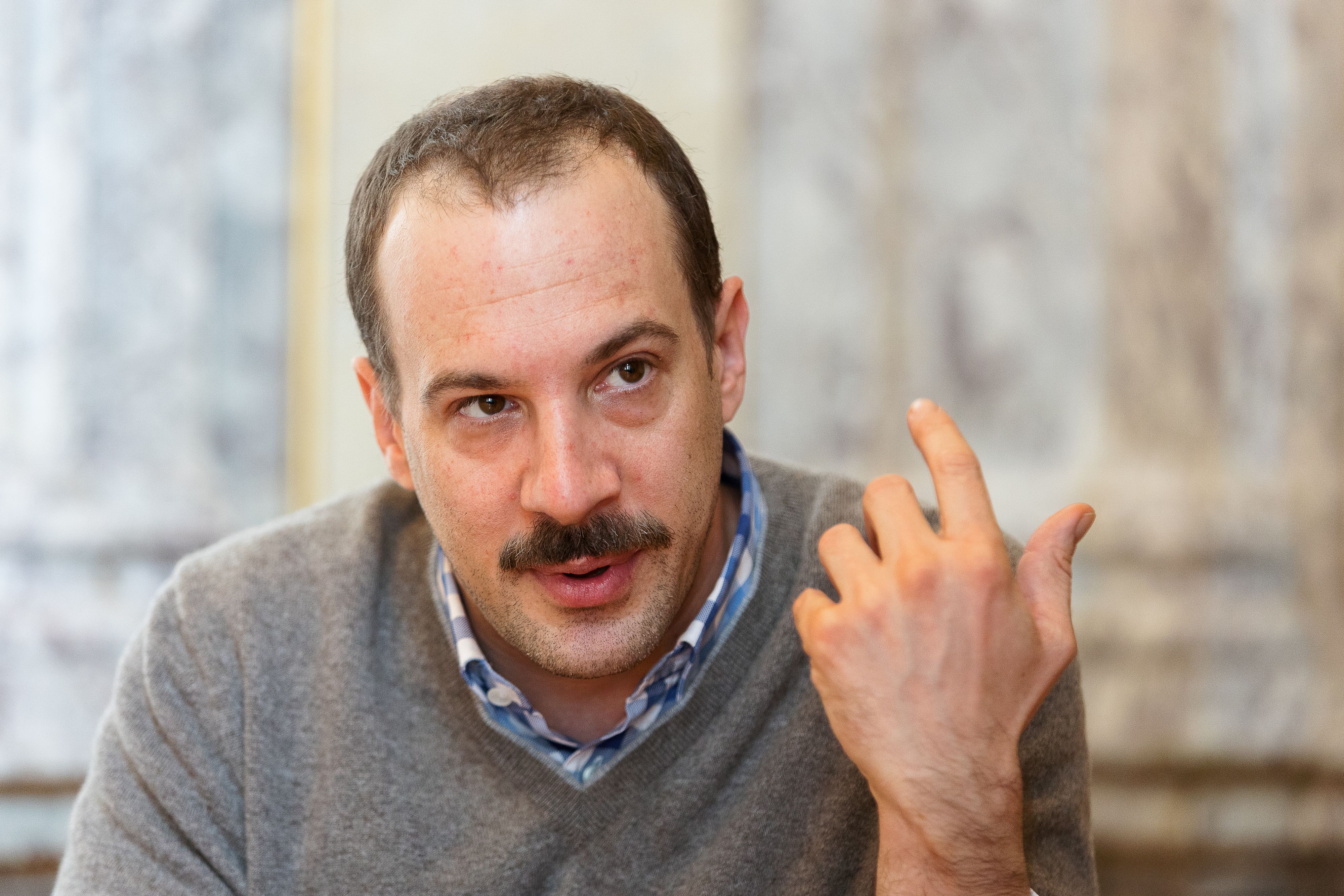 Download von www.picturedesk.com am 13.01.2023 (17:22).  ABD0141_20230113 - WIEN - ÖSTERREICH: ++ ARCHIVBILD ++ ZU APA0220 VOM 13.1.2023 - Der Wiener Schauspieler Florian Teichtmeister, der durch zahlreiche Auftritte in Film und Fernsehen bekannt und am Burgtheater Ensemblemitglied ist, muss sich laut Berichten von "Heute" und dem Ö1-Mittagsjournal demnächst wegen schwerer Vorwürfe vor Gericht verantworten. Im Bild: Schauspieler Florian Teichtmeister am Dienstag, 26. Oktober 2021, im Rahmen eines Interviews mit der Austria Presse Agentur (APA) in Wien. (ARCHIVBILD VOM 26.10.2021) - FOTO: APA/FLORIAN WIESER - 20211026_PD18947 - Rechteinfo: Rights Managed (RM)