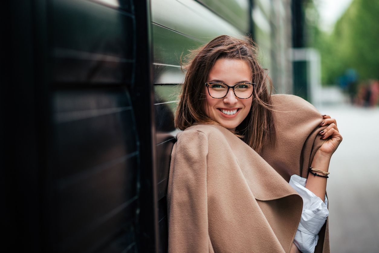 Kein Plan wie du dich während dem wechselhaften Wetter kleiden solltest? Im Frühling kannst du dich immer auf dieses vielfältige Modestück verlassen. 