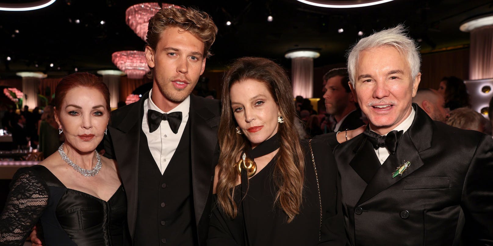 Priscilla (l.) mit ihrer Tochter Lisa Marie Presley, Austin Butler (m.) und Baz Luhrmann ("Elvis"-Regisseur, r.) bei den Golden Globes.