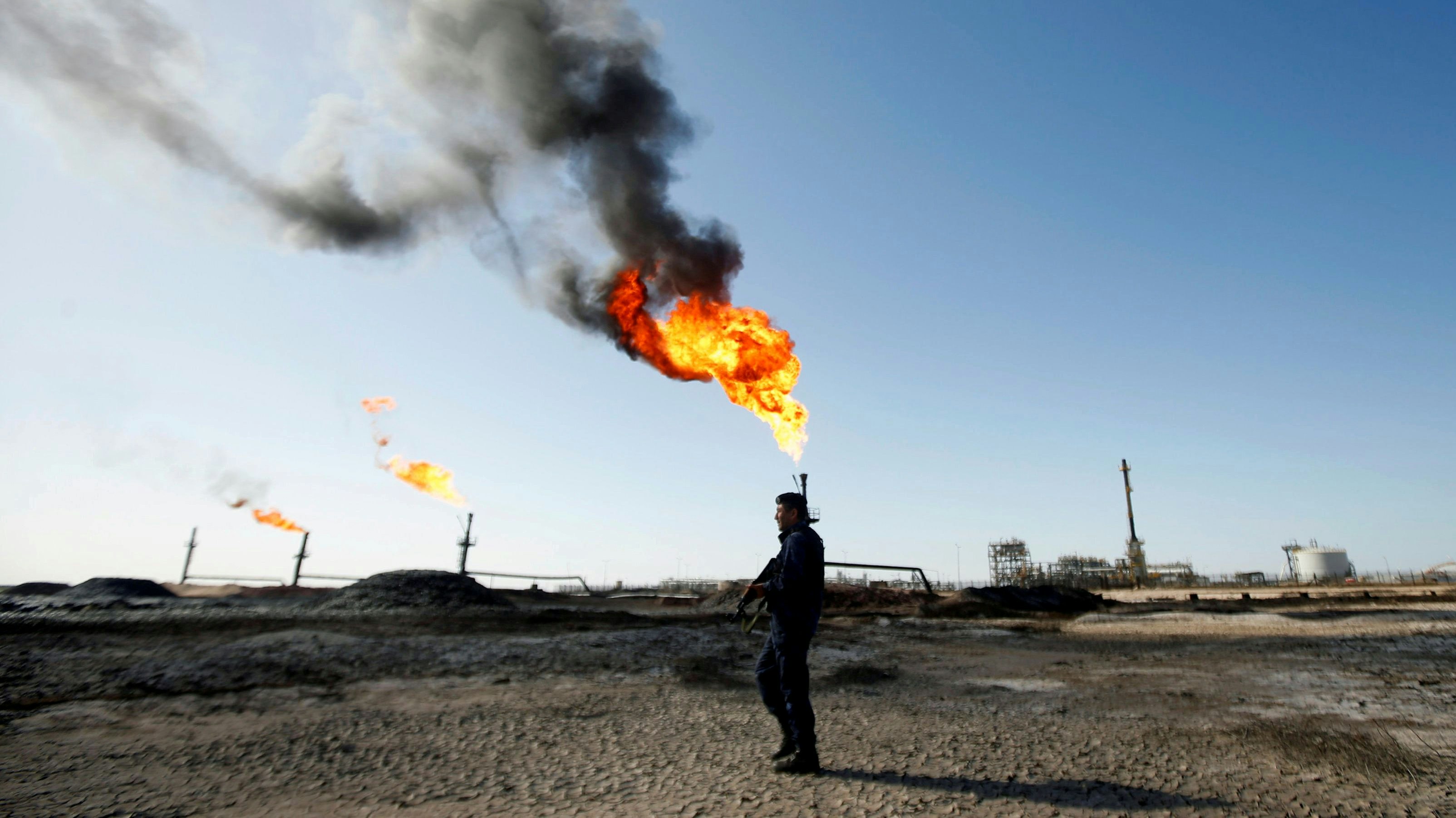 A policeman is seen at West Qurna-1 oil field, which is operated by ExxonMobil, in Basra, Iraq January 9, 2020. REUTERS/Essam al-Sudani     TPX IMAGES OF THE DAY