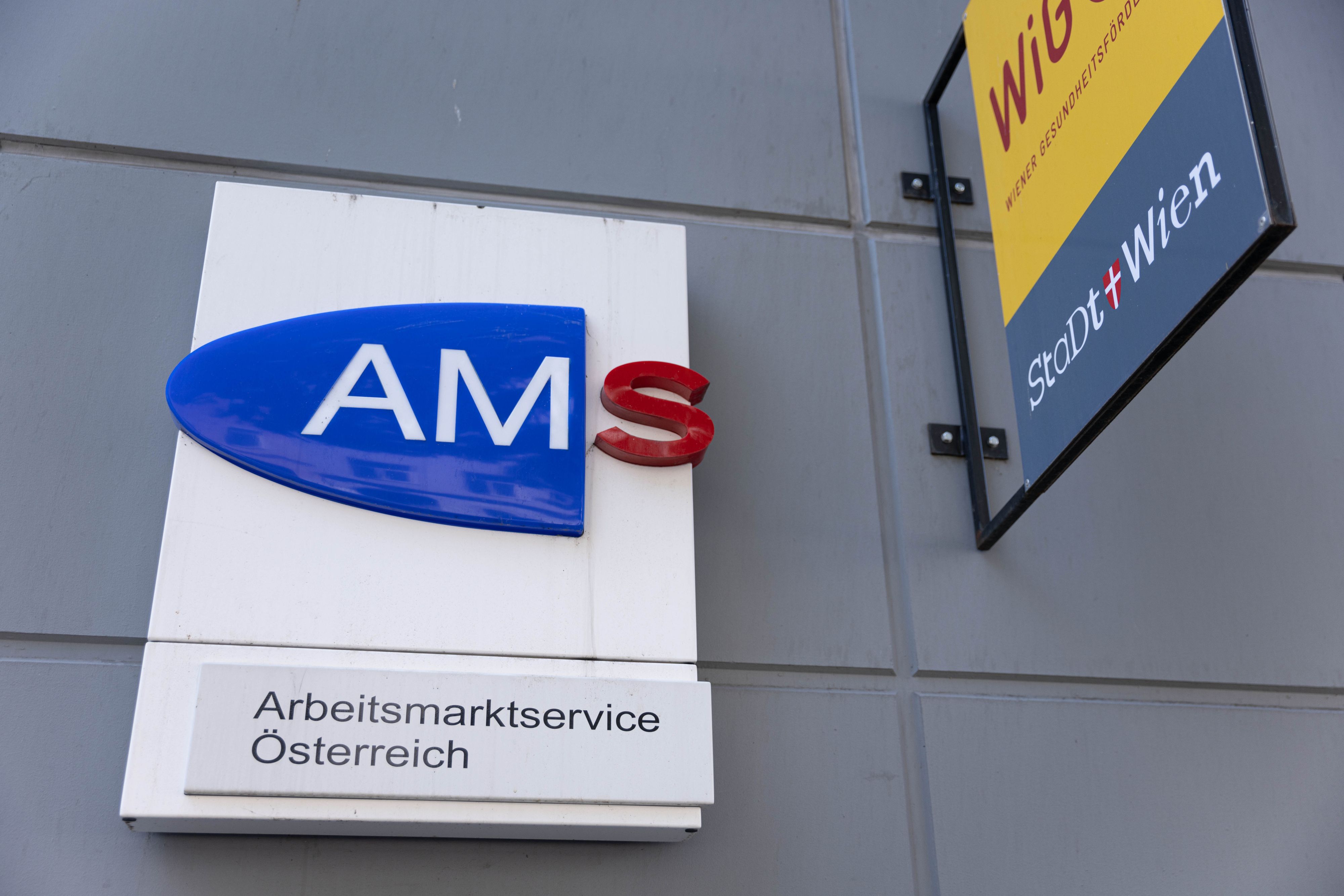 Die Zahl der Arbeitslosen und Schulungsteilnehmer lag Ende April im Vergleich zum Vorjahresmonat um 1,2 Prozent höher.