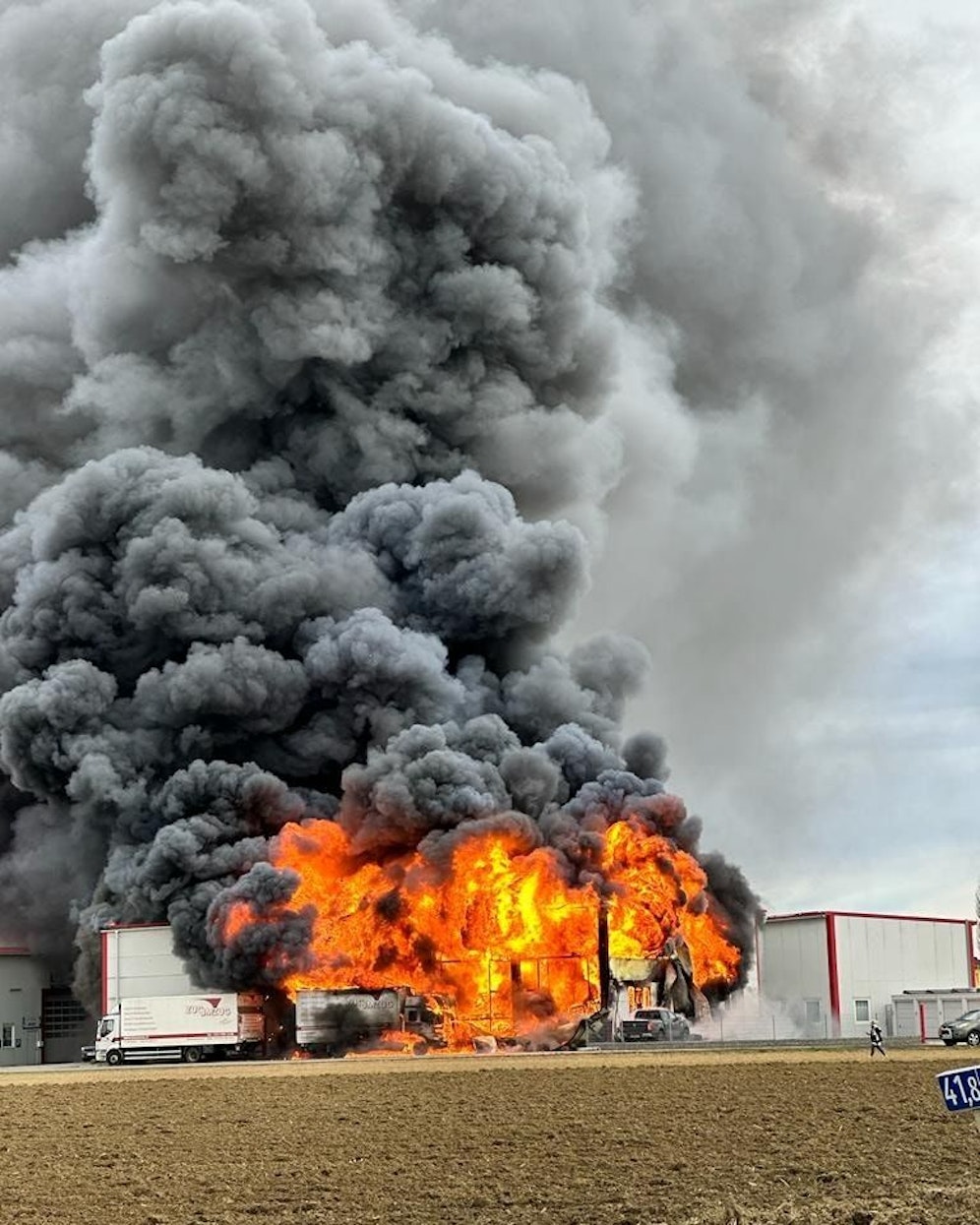 Die riesigen Rauchsäulen waren von weitem zu sehen.