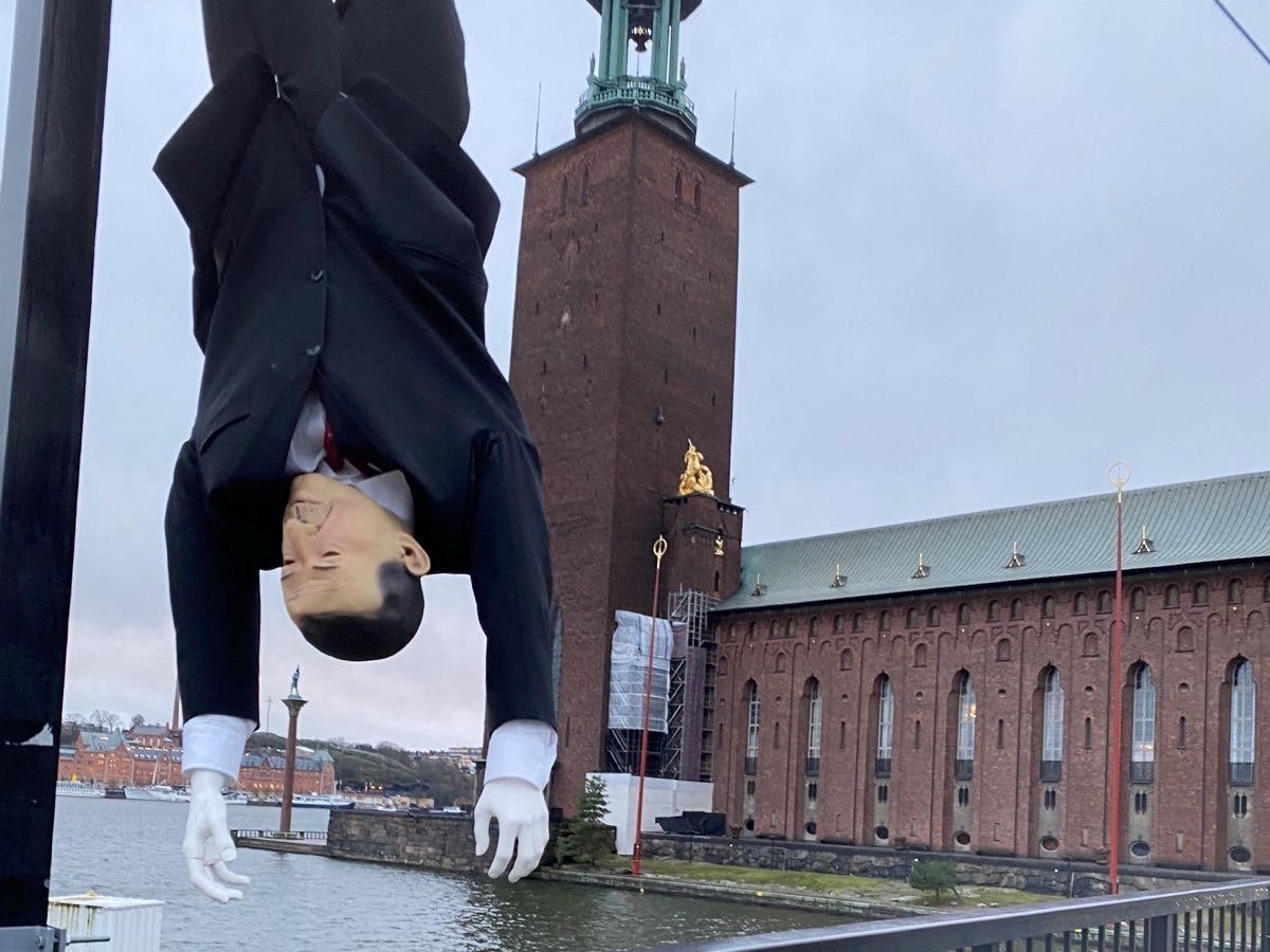 Diese Puppe sorgt derzeit für Missstimmung zwischen Schweden und der Türkei.