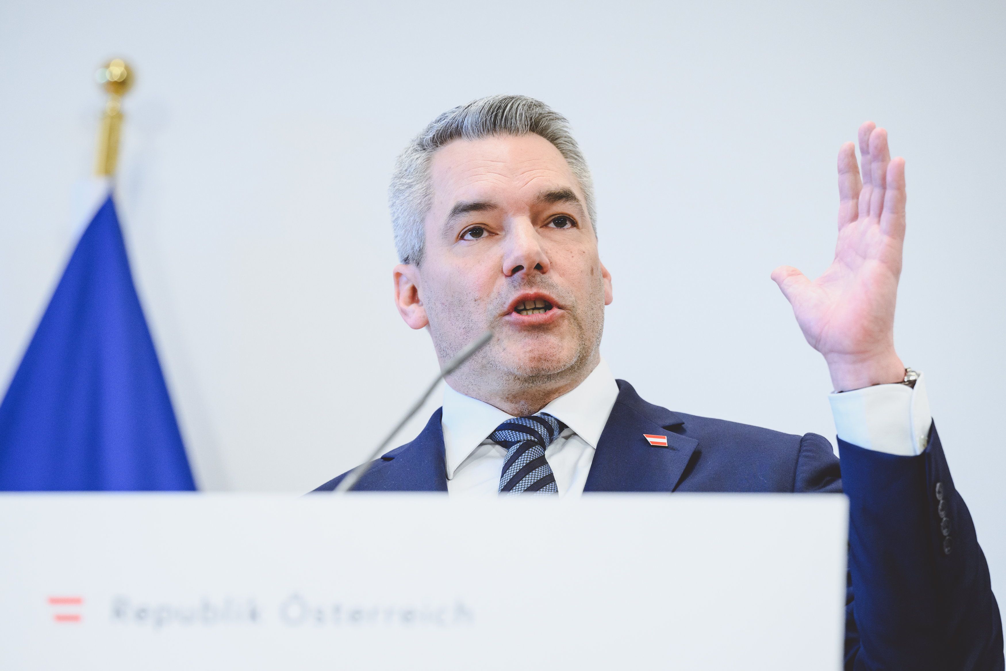 Bundeskanzler Karl Nehammer bleibt beim Schengen-Veto konsequent.
