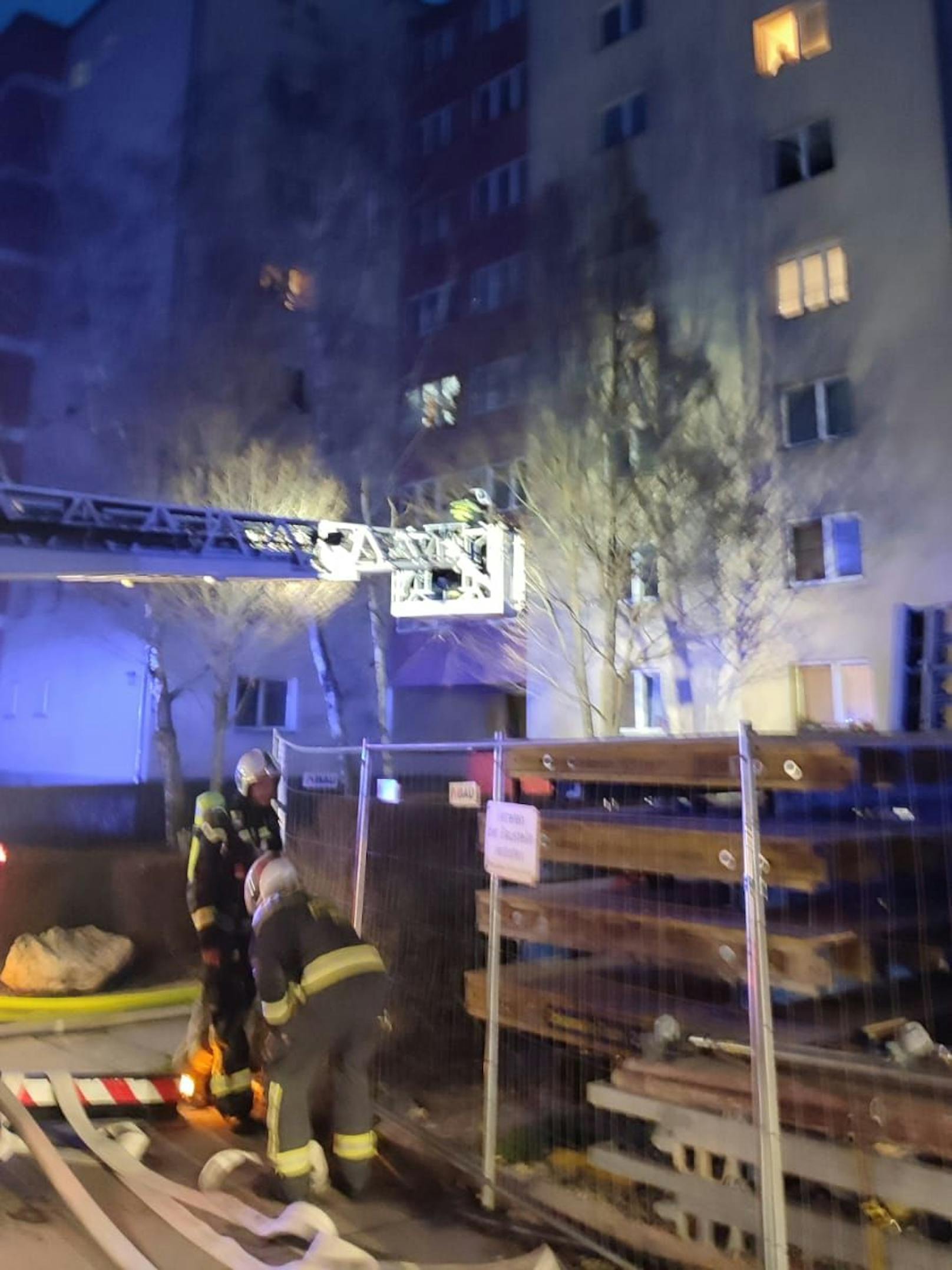 Am späten Nachmittag des 14. Jänner 2022 kam es in einem Gemeindebau in der Engerthstraße / Doktor-Natterer-Gasse zu einem verheerenden Wohnungsbrand.