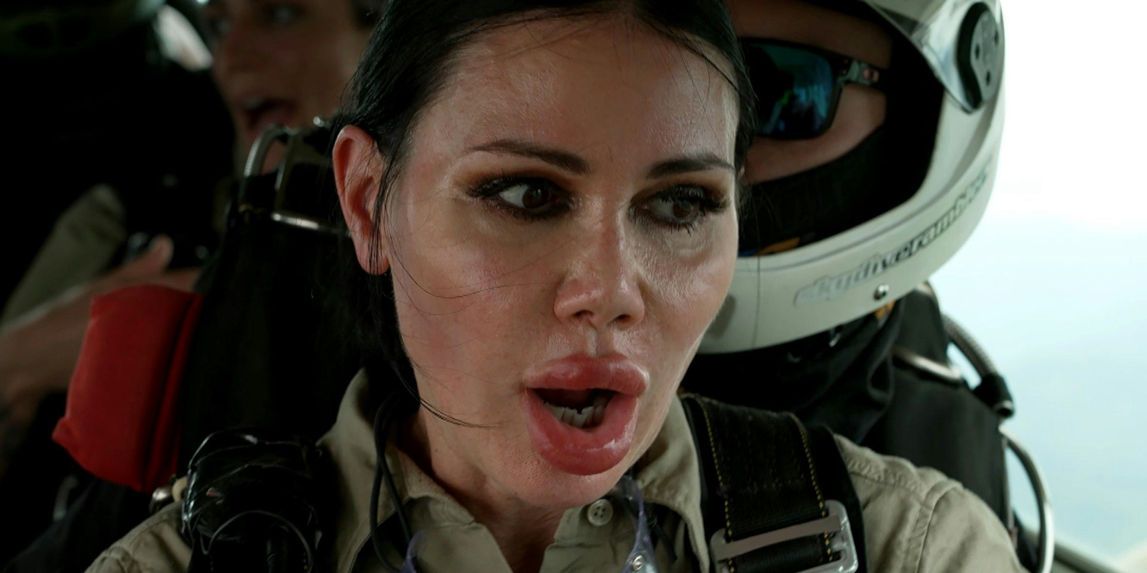 Djamila Rowe muss sich aus 3000 Metern Höhe stürzen. 